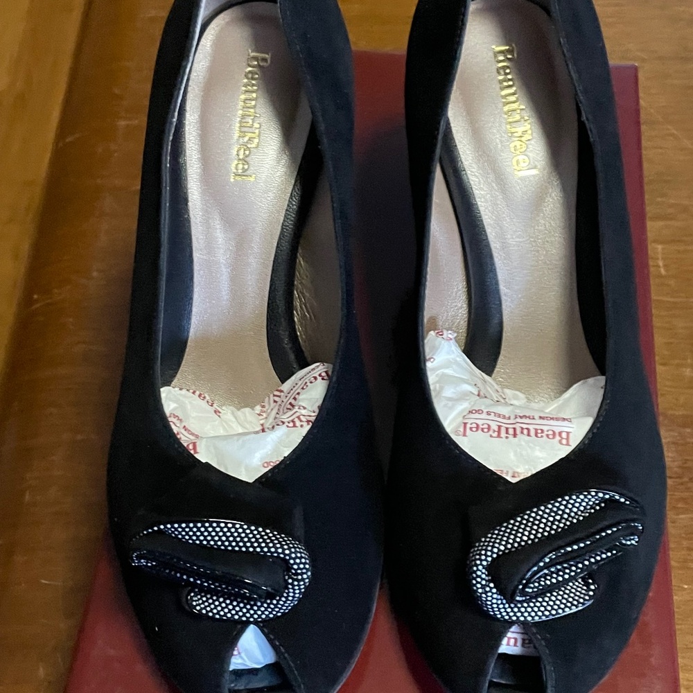 Beautifeel black suede pumps